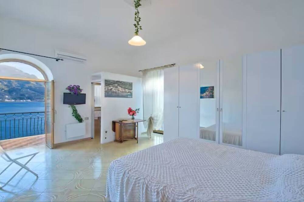 Villa Di Palma access to the beach and solarium in San Cosma, Ravello