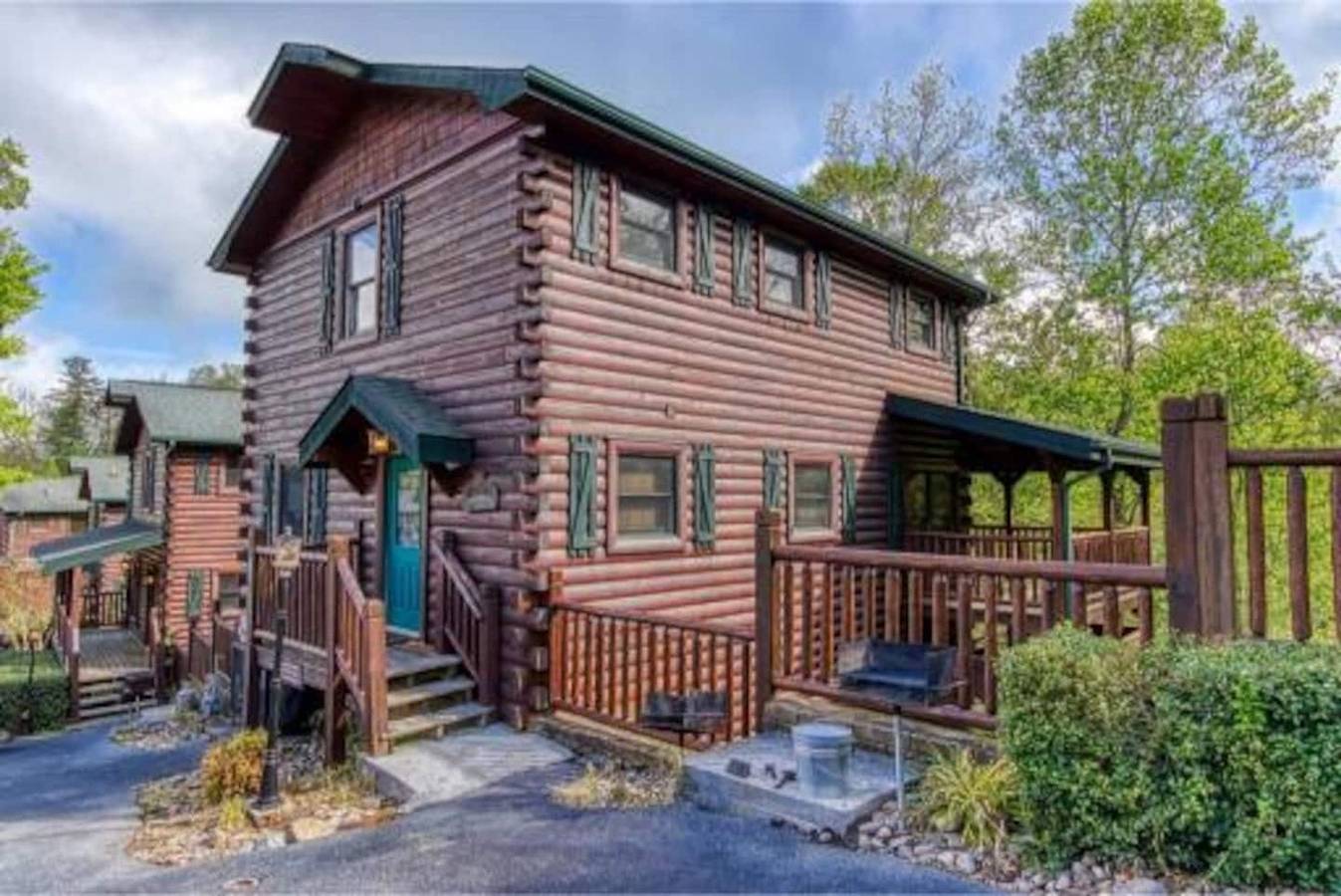 Entire apartment, Dreams come true with this Luxury Cabin! in Gatlinburg, Sevier County