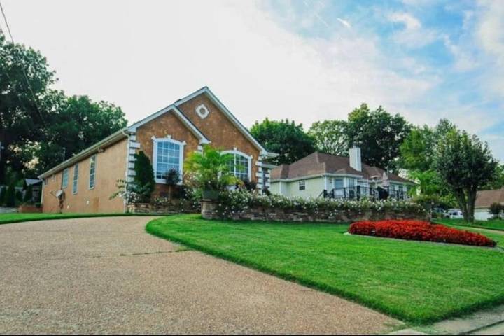 Location de vacances pour 14 personnes, avec terrasse et vue à La Vergne - 2