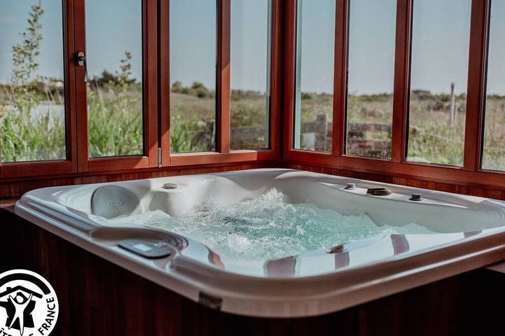 Gîte pour 11 personnes, avec jacuzzi ainsi que jardin et sauna