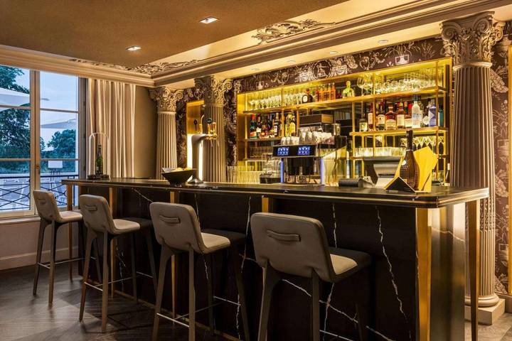 Hôtel pour 2 personnes, avec Terrasse ainsi que Piscine et Sauna