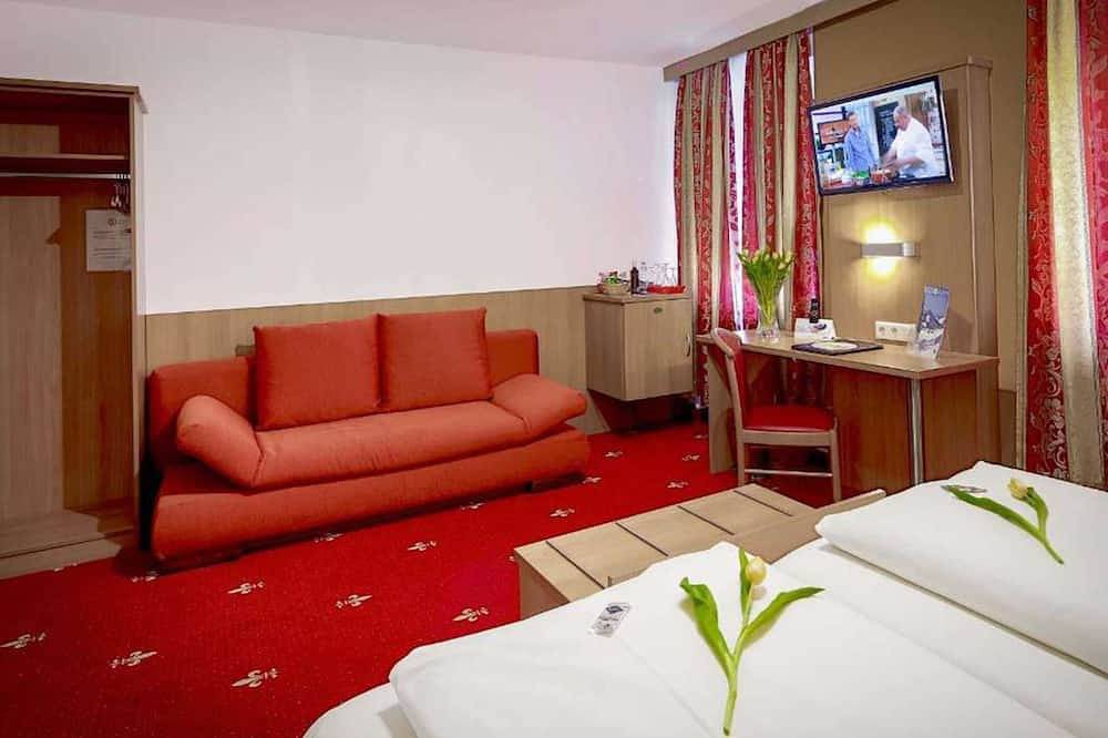 Four-bed room - Hotel Burgschmiet Gmbh in Nuremberg, Franconia