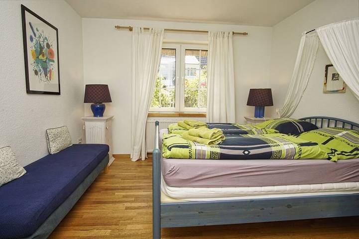 Ganze Wohnung, Großzügige Ferienwohnung mit Terrasse und Garten im ruhigen Landhaus Wildrose - in Pantow, Zirkow
