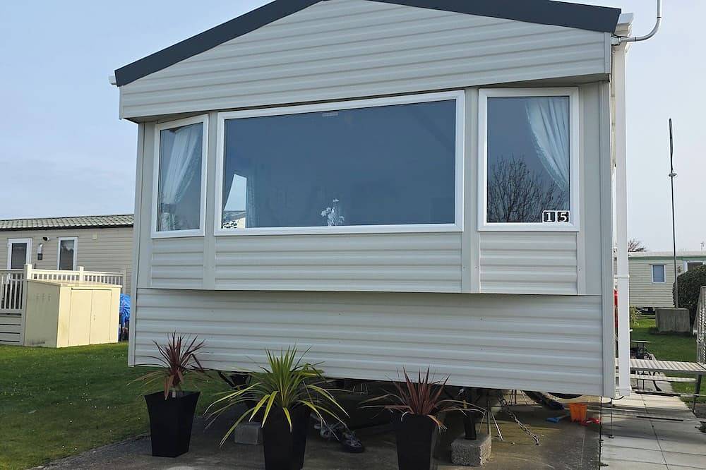 Pines 15, family friendly, country holiday cottage in Porthcawl in Porthcawl, Bridgend region