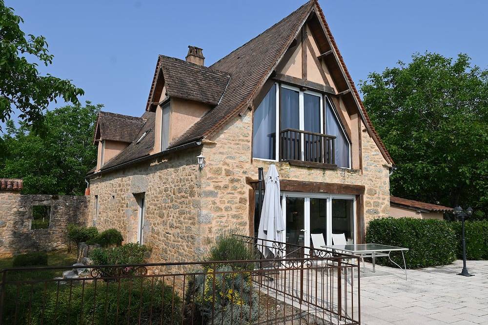 Maison de caractère avec vue exceptionnelle sur la vallée de la Dordogne in Loubressac, Lot
