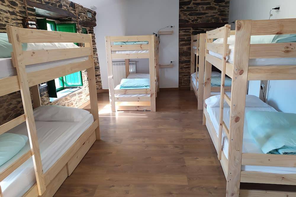 Casa Tradicional con Jardín y Vistas a la Montaña. Eco dos Teixos in Carballeda de Valdeorras, Ourense Region