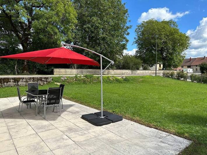 Gîte pour 4 personnes, avec terrasse et jardin dans Cogna