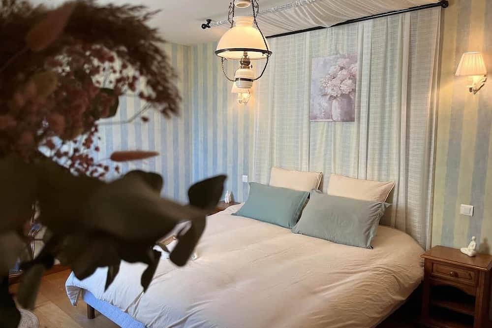La Maison d’Odette : la chambre Hortensia in Saint-Rémy-du-Plain, Fougères-Vitré