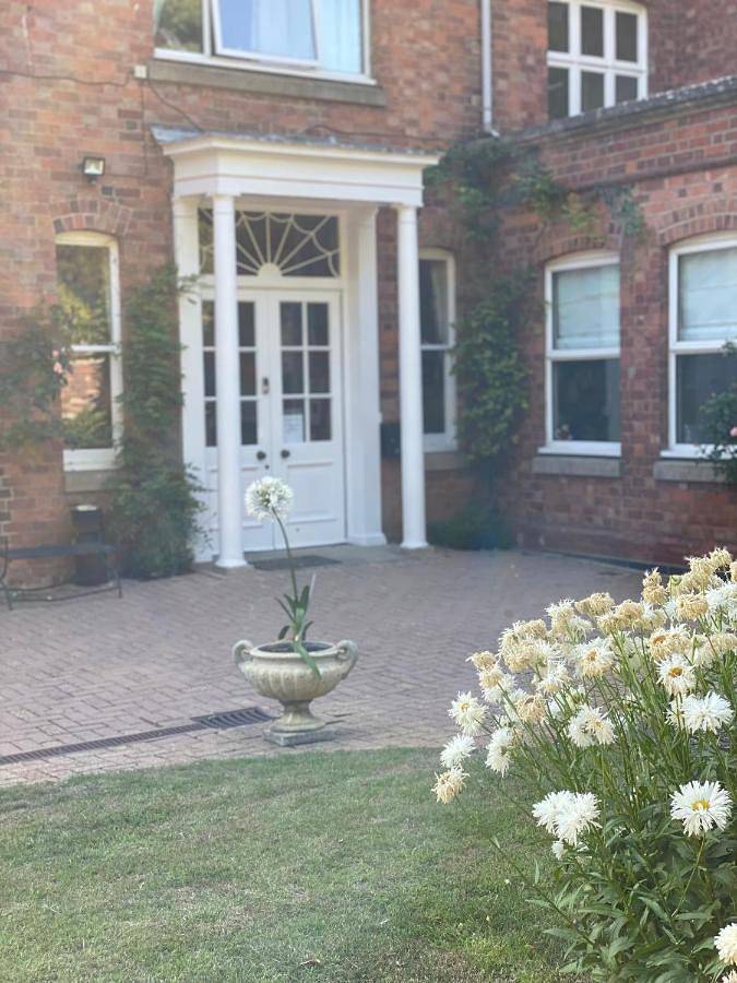 Standard Double Room with Shared Bathroom in Coventry, Birmingham Area