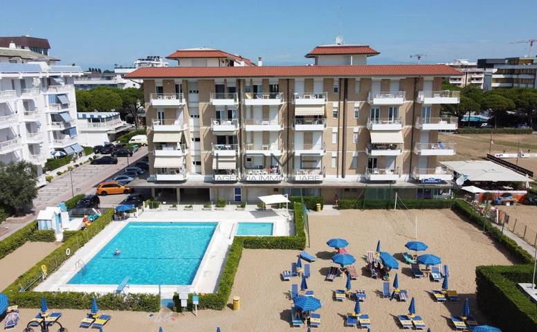 Ferienwohnung für 5 Personen, mit Terrasse und Pool sowie Ausblick