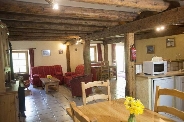 Gîte pour 6 personnes, avec Terrasse ainsi que Jardin et Sauna