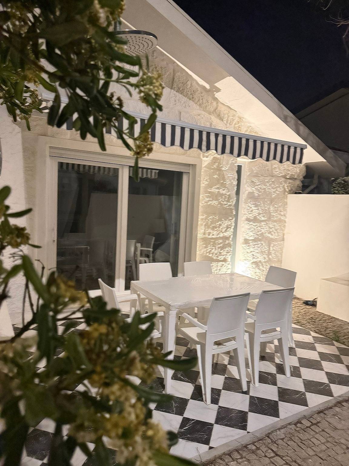 House 30m from Mindelo Beach with Private Terrace and Wi-Fi in Vila Chã, Porto (distrikt)