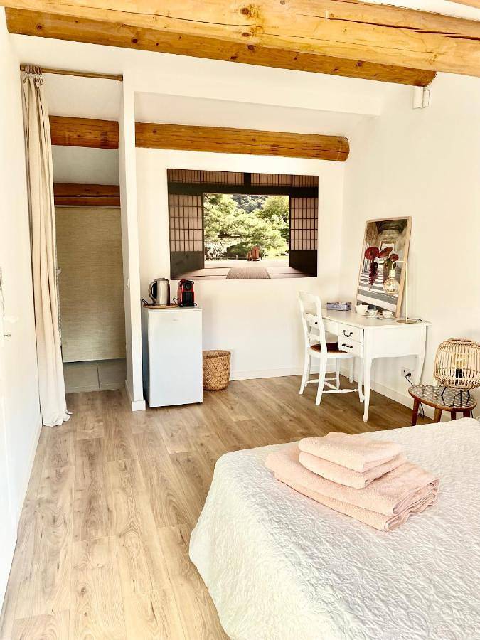 Chambre d’hôte pour 4 personnes, avec vue ainsi que jardin et piscine à Gémenos - 2