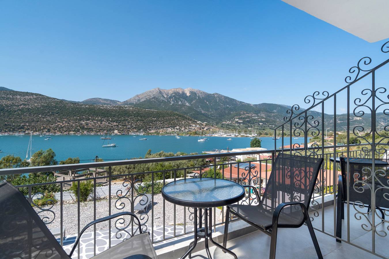 Estudio entero, Apartamento estudio 'King con sofá cama 1' con vistas al mar, Wi-Fi y aire acondicionado. in Geni, Grecia