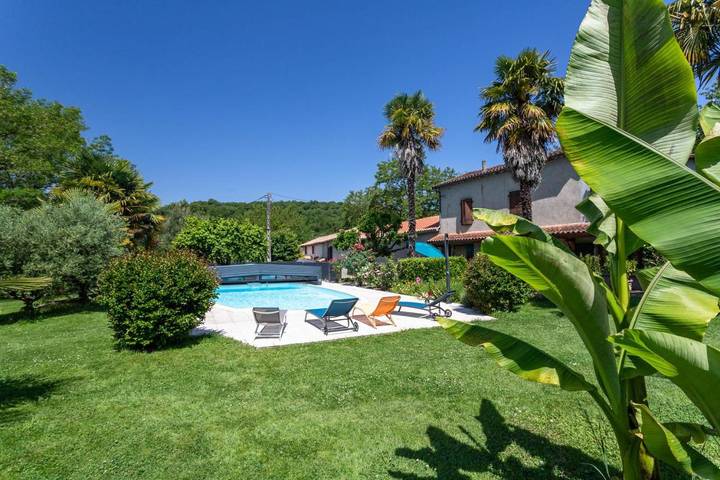 Location de vacances pour 4 personnes, avec piscine ainsi que jardin et vue à Sainte-Gemme (Tarn)