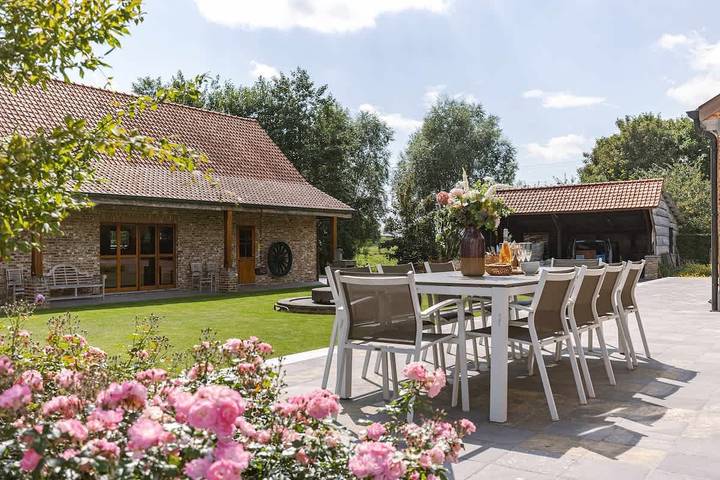 Secluded estate | Pond & terrace, 30 mins to Bruges in Provincia de Flandes Occidental