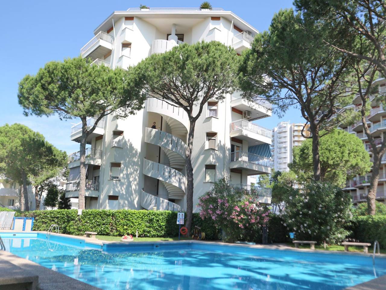 Entire vacation apartment, Holiday apartment mit Klimaanlage und Pool in Lignano Sabbiadoro, Udine Province