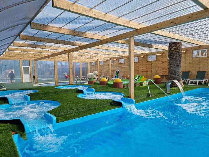 Camping para 4 personas, con Jacuzzi y Terraza además de Jardín y Piscina para niños en Tarragona