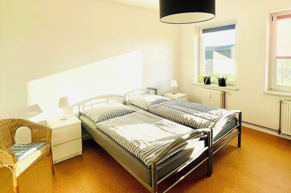 Ganze Wohnung, \"Mts -Haus Zettemin\" - 2 Familienfreundliche Ferienwohnungen in Mecklenburg in Zettemin, Müritz