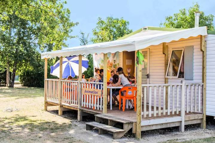 Camping pour 10 personnes, avec terrasse, animaux acceptés à Saint-Georges-d'Oléron - 4