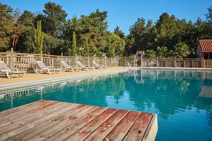 Chalet pour 4 personnes, avec terrasse et piscine, animaux acceptés en Vendée - 2