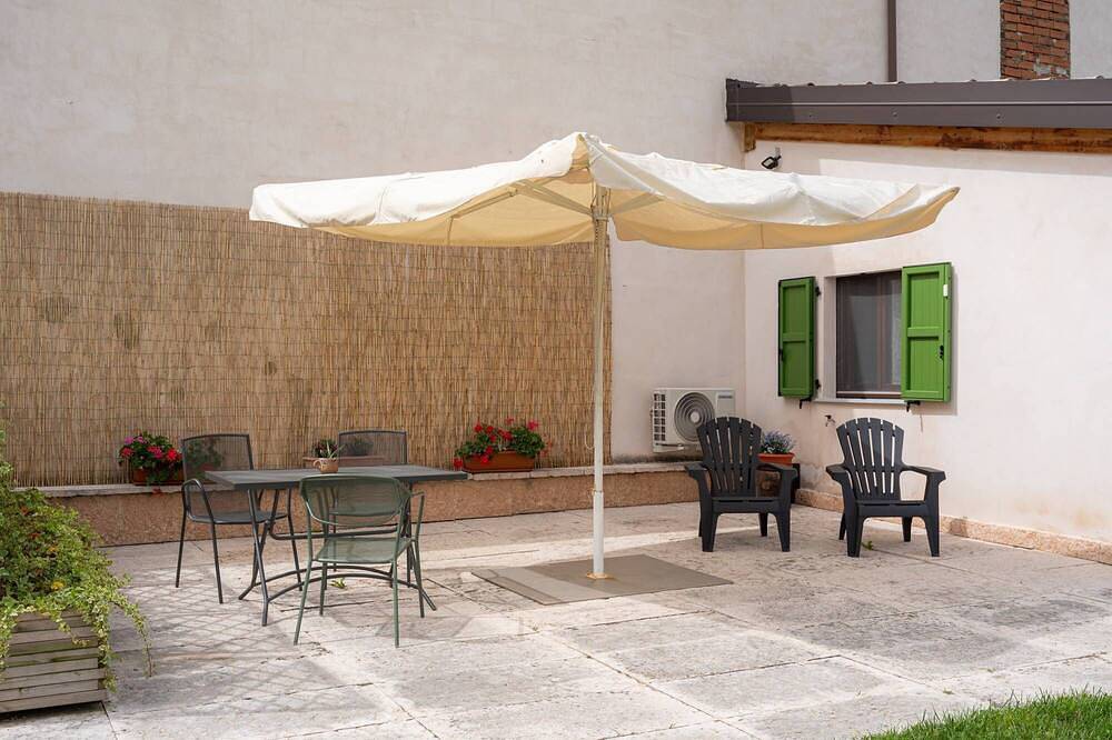 Ganze Wohnung, Ancient Coat of Arms Meneghella Court - Jasmine in Monzambano, Gardasee