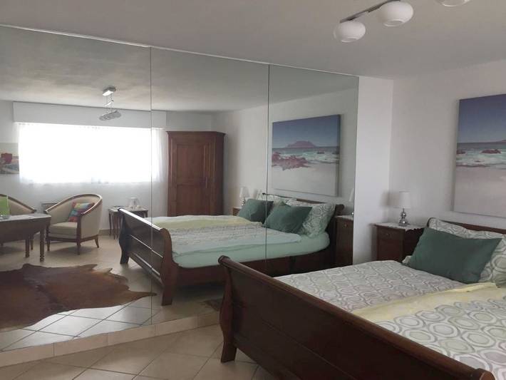 Location de vacances pour 8 personnes, avec jardin et vue ainsi que piscine et vue sur le lac à Blonay - 4