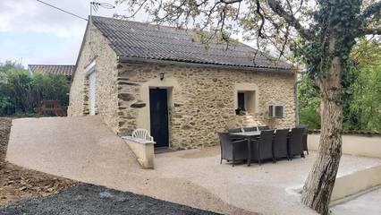 Gîte pour 8 personnes, avec piscine et jardin à Montredon-Labessonnié