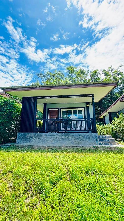 Feriehus for 2 personer, med terrasse og udsigt - 1