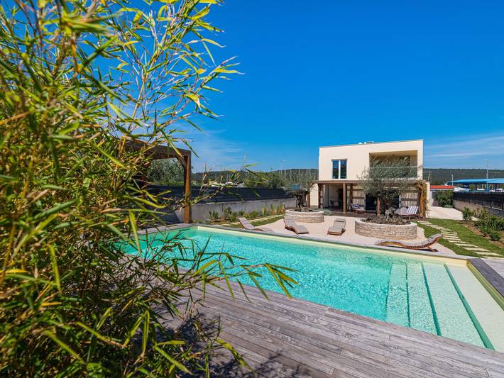 Ferienhaus für 8 Personen, mit Balkon/Terrasse und Pool in Bibinje - 2
