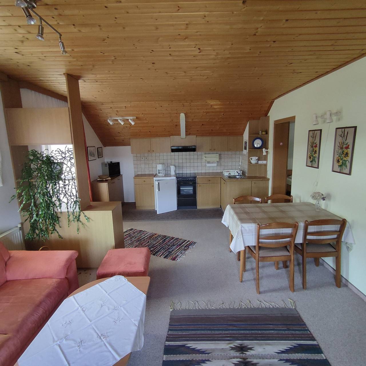 Entire apartment, Apartment '4' with Lake View, Shared Garden and Wi-Fi in Bodensdorf, Gerlitzen