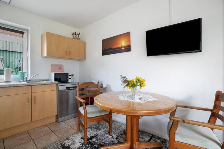 Ganze Wohnung, Ferienwohnung Achtern Diek" mit privater Terrasse, Gemeinschaftsgarten und Wi-Fi in Hillgroven, Kreis Dithmarschen