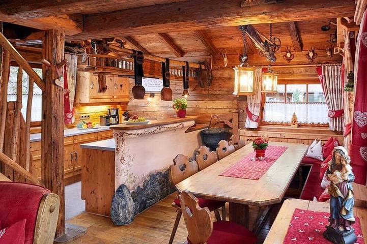 Chalet voor 12 personen, with tuin and sauna as well as balkon in Flachau