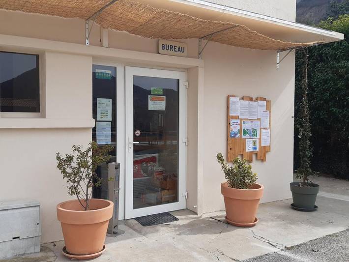 Camping pour 5 personnes, avec terrasse et jardin, animaux acceptés