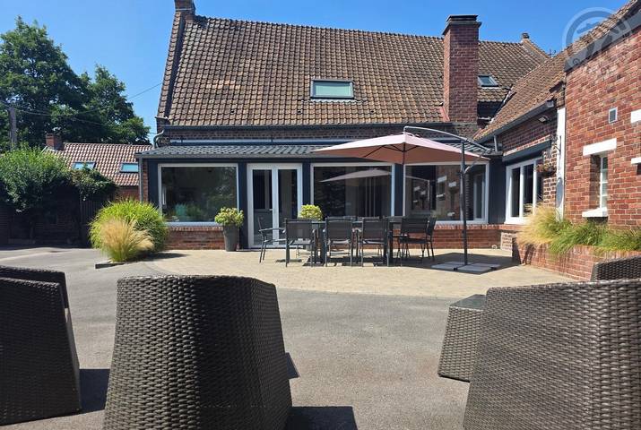 Gîte pour 11 personnes, avec jacuzzi ainsi que jardin et terrasse dans le Nord-Pas-de-Calais