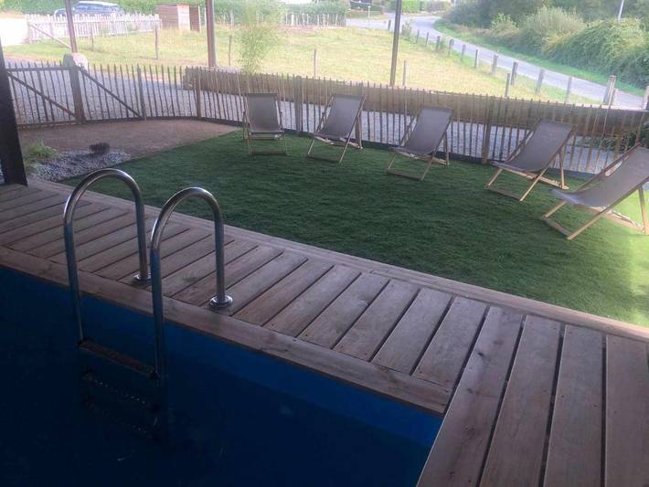 Location de vacances pour 5 personnes, avec jardin et vue sur le lac ainsi que vue et piscine à Saint-Malô-du-Bois - 4