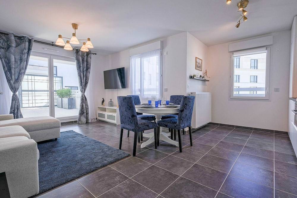 Entire apartment, Bright apartment with terrace and parking near Disneyland Paris in Chessy, Seine-et-Marne