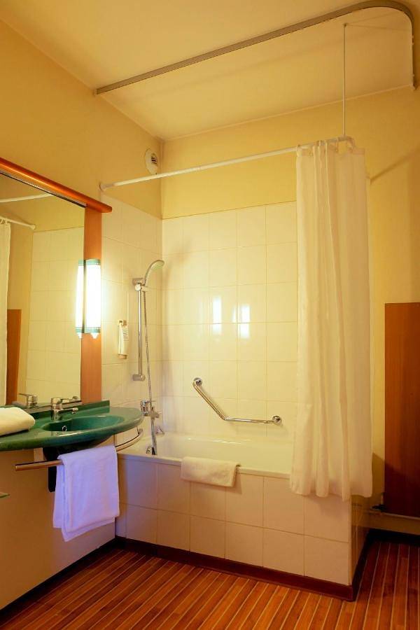 Standard Room with One Double Bed and One Single Bed in Gières, Isère