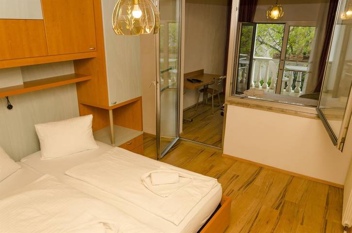 Vierbettzimmer mit Dusche, Wc in Marktgemeinde Podersdorf am See, Neusiedlersee-Hügelland