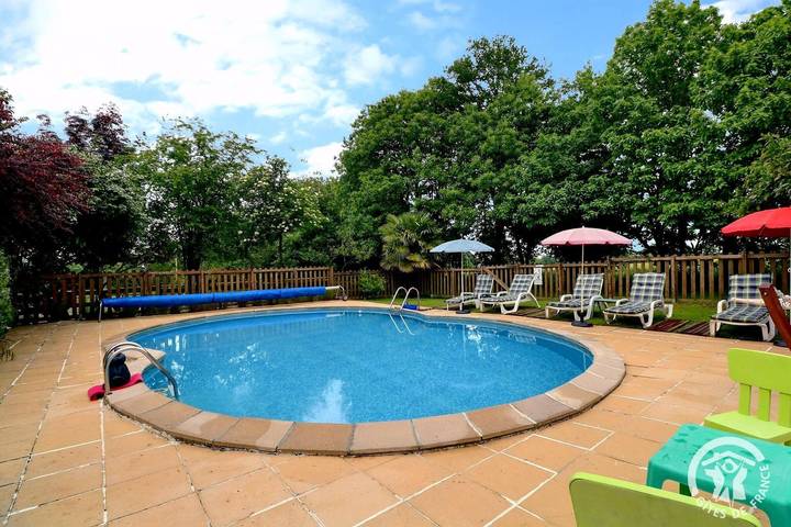 Gîte pour 6 personnes, avec Jacuzzi et Terrasse ainsi que Jardin et Piscine à Retiers