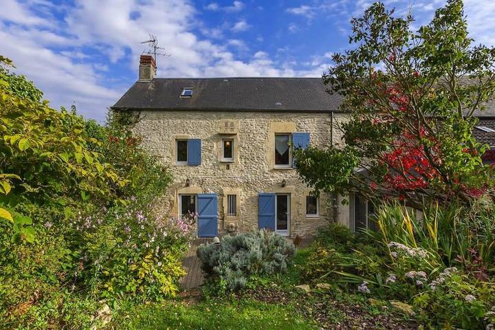 Location de vacances pour 14 personnes, avec jardin ainsi que terrasse et jacuzzi à Ver-sur-Mer