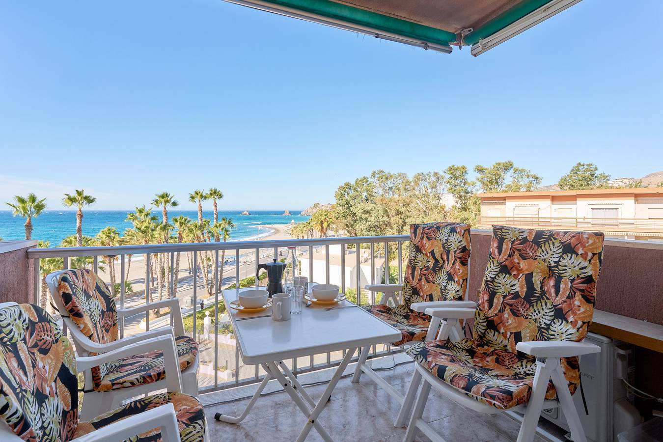 Apartamento entero, Apartamento 'Góndolas Costa Tropical' con vistas al mar, Wi-Fi y aire acondicionado in Playa Puerta del Mar, Almuñecar