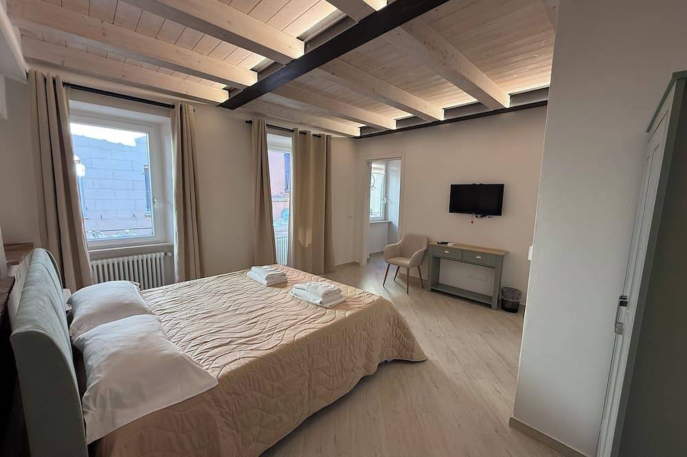 La Dimora di Roberta is located within walking distance of the Fortress and the historic center. in Montalcino, Val d'Orcia