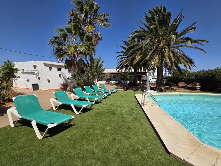 Location de vacances pour 13 personnes, avec vue ainsi que jardin et piscine, animaux acceptés à Villaverde - 3