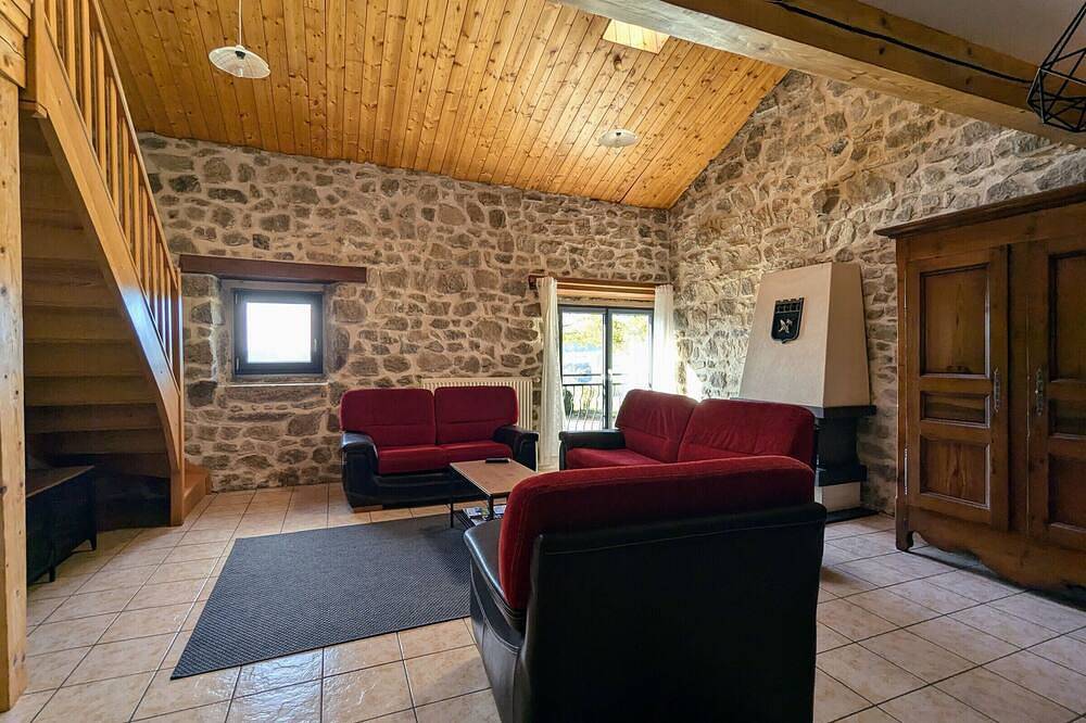 Gîte de charme en campagne, 5-8 pers., cheminée, nature, proche Pilat, activités à proximité in Saint-Romain-Lachalm, Haute-Loire