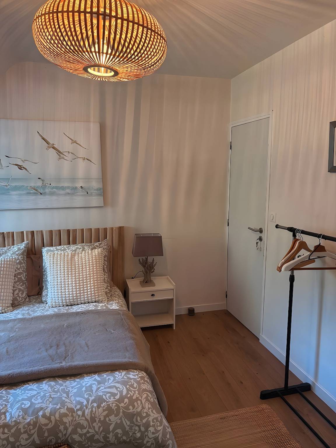 Bed and Breakfast 'Les Goélands - 1' with Shared Garden and Wi-Fi in Saint-Cast-le-Guildo, Dinan region