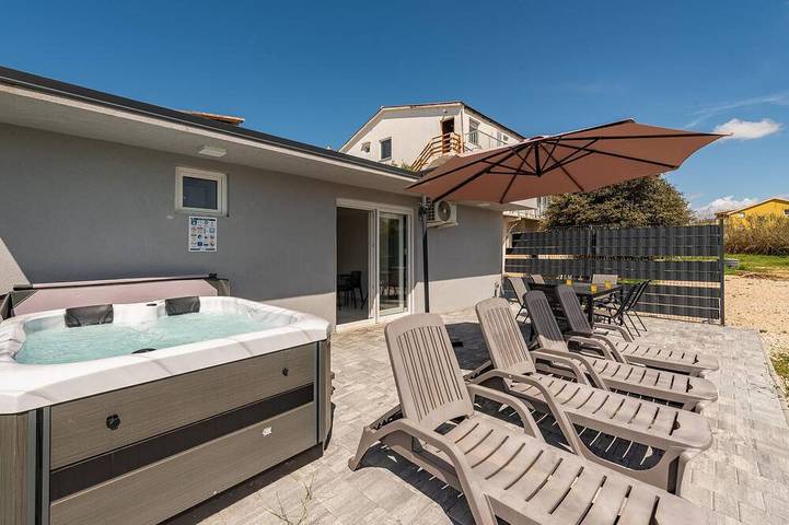 Ferienhaus für 3 Personen, mit Whirlpool in Povljana