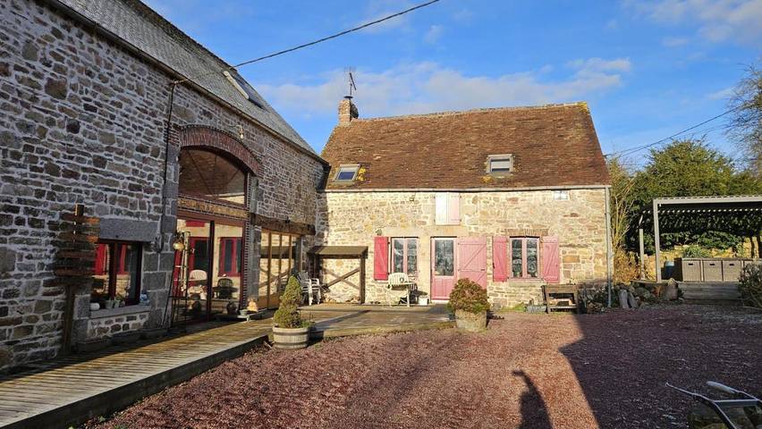 Gîte pour 4 personnes, avec jardin ainsi que vue et terrasse à La Lande-de-Goult - 2