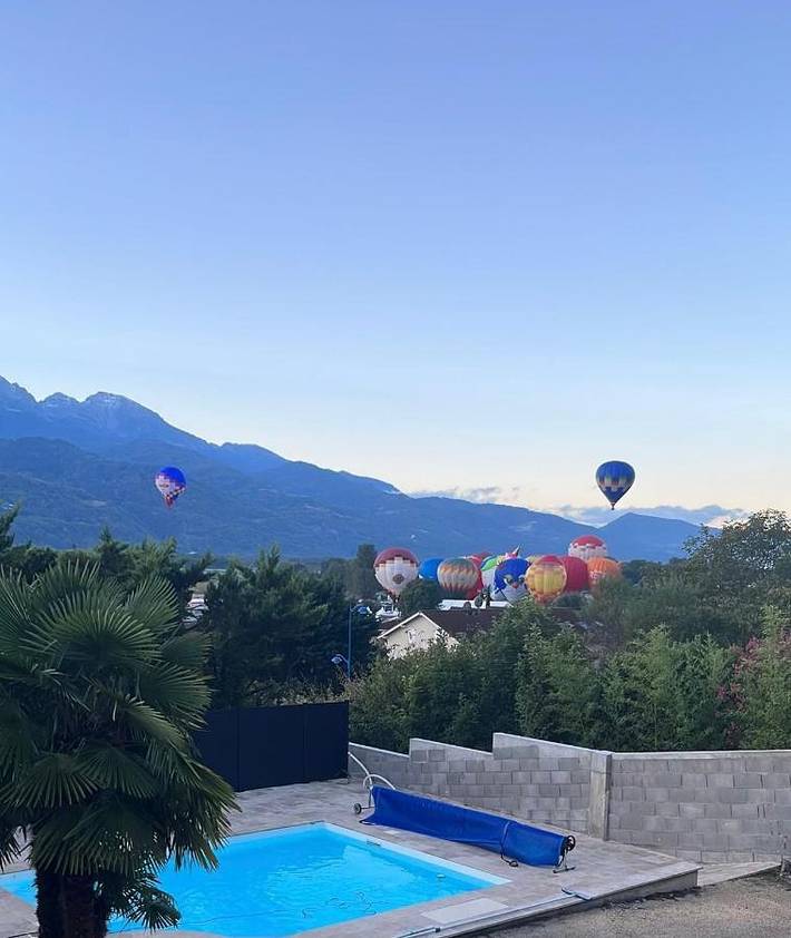 Gîte pour 4 personnes, avec Terrasse et Jardin ainsi que Piscine et Vue à Lumbin - 2