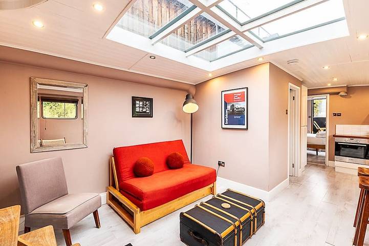 Houseboat for 4 people in London